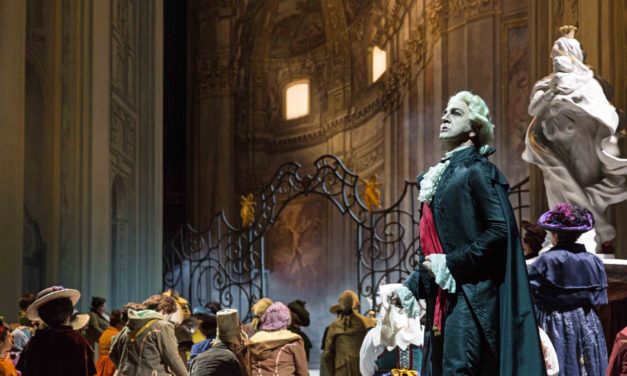 La storica Tosca del 1900 si alterna, dal 12 al 21 dicembre all’Opera di Roma, al nuovo allestimento de Les vêpres siciliennes