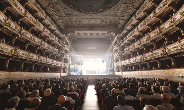 IL TEATRO REGIO PRESENTA UN NUOVO VOLUME FOTOGRAFICO DEDICATO AL SUO PUBBLICO